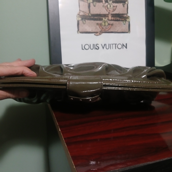 NWOT Liz Claiborne Leather Clutch - Picture 7 of 10